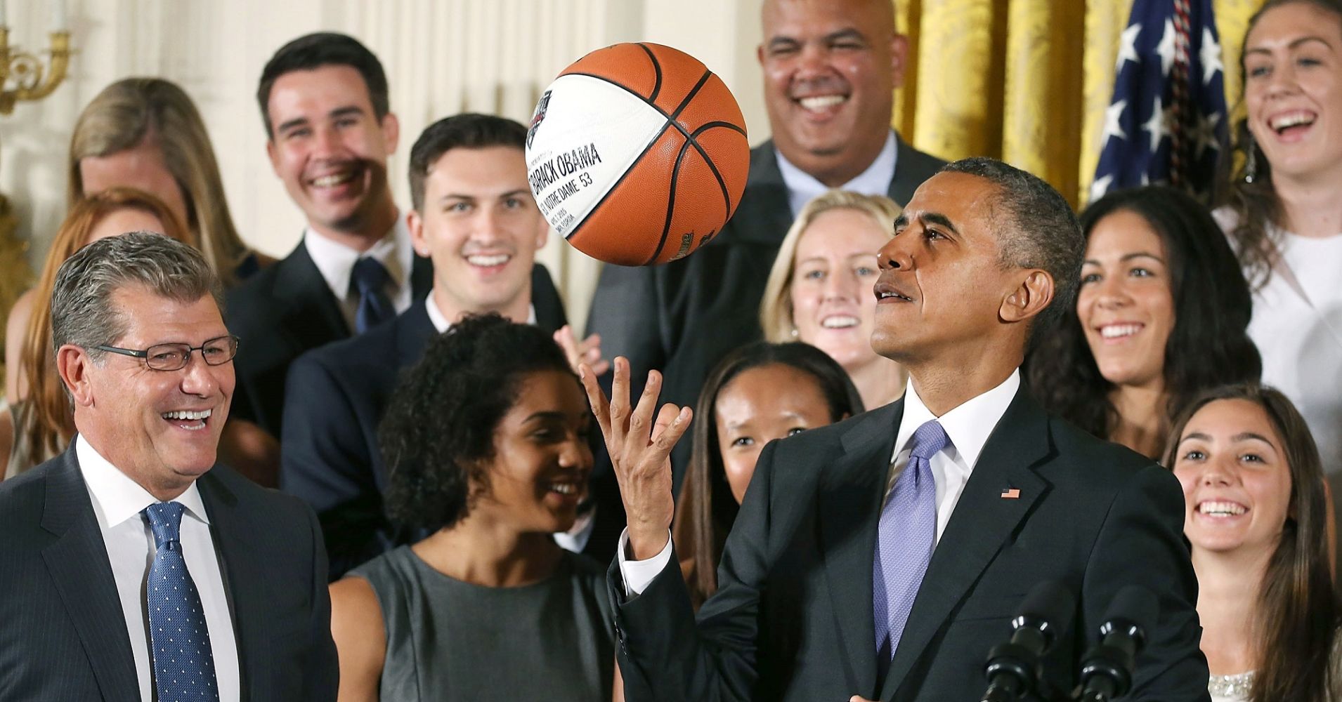 Hết làm Tổng thống, Barack Obama được đề cử làm HLV bóng rổ cho đội cũ của Lonzo Ball
